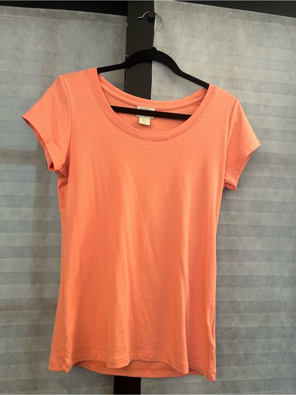 Telluride Clothing Women's Scoop Neck Short Sleeve Tee in Coral